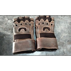 Captain America Civil War and Endgame Real Leather Accessories full set (Harness, Belt Pouch, Gloves & Gaiters Boot Covers) Captain America Civil War and Endgame Real Leather Accessories full set (Harness, Belt Pouch, Gloves & Gaiters Boot Covers)